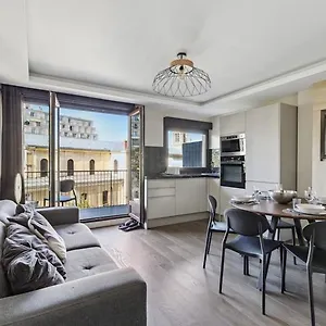 330 Pernet 3 : Elegance And Comfort In Apartment